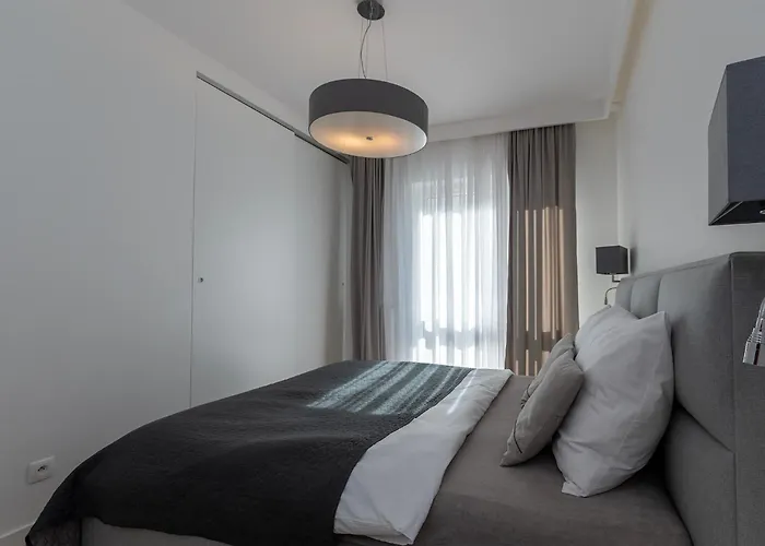 Very Stylish&Secure Penthouse -Free Parking
